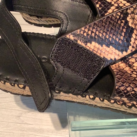 Vince Tenison Senegal sandals - Picture 9 of 12